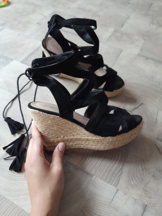 Koturny wiązane z tyłu czarne