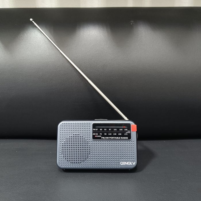 Міні радіо сірого кольору з ремінцем ( швидка доставка ) гучне - стиль