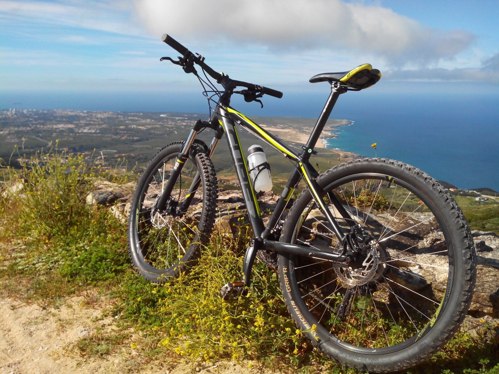 Bicicleta Cube Attention roda 26