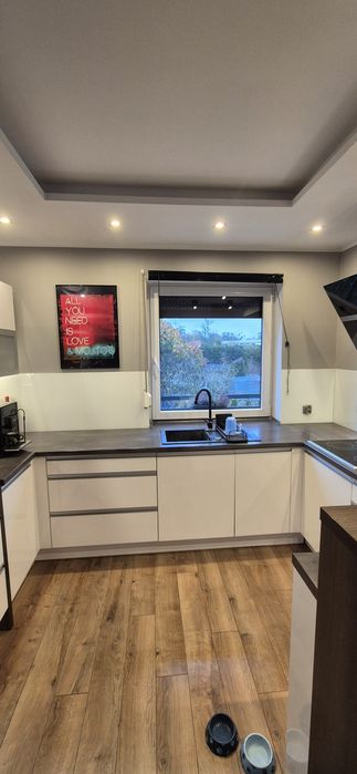 Meble kuchenne z kompletnym wyposażeniem BLUM