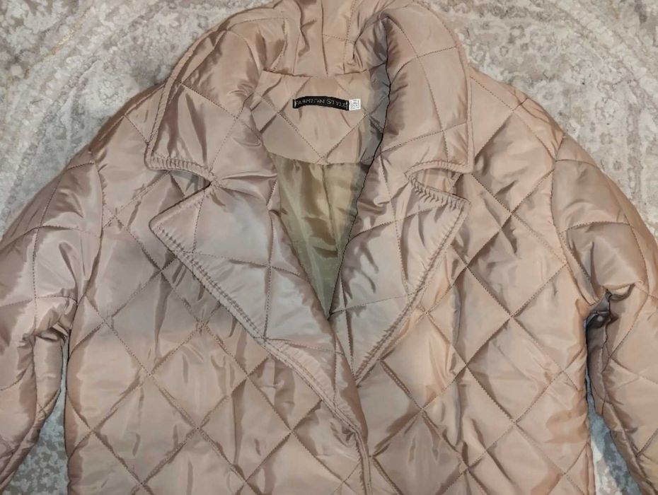 Стьобане пальто Нове На розмір Л Колір беж з переливом Ог 55