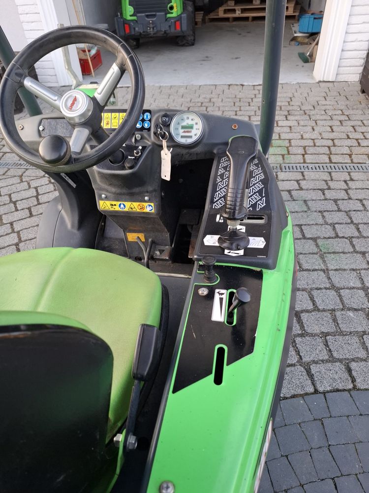 Ładowarka miniładowarka Avant 220