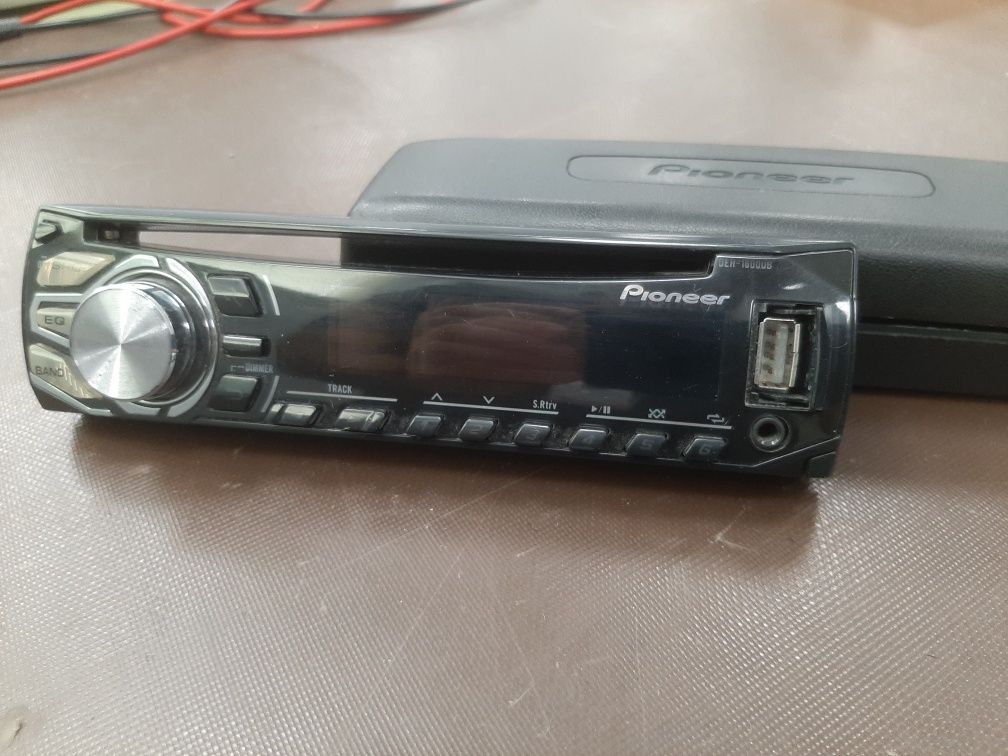 Painel frontal de autoradio