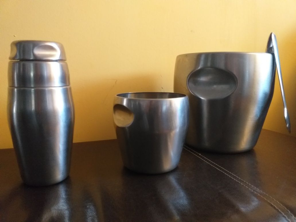 Conjunto Inox: 4 frapes, 2 recipientes para gelo, 2 pinças e shaker