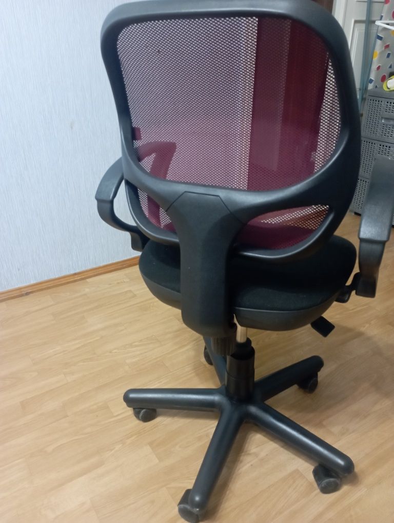Крісло офісне АМФ