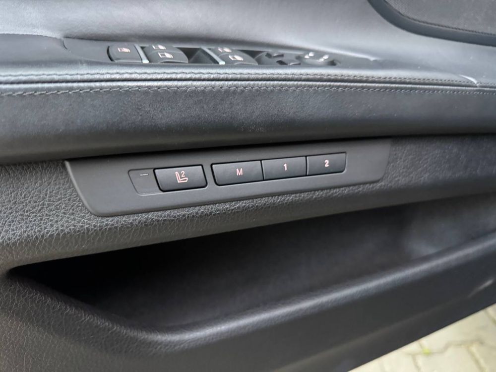BMW 750i 2014 год выпуска в хорошем состоянии