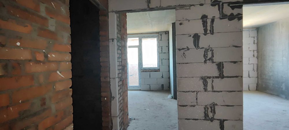 Продається однокімнатна квартира в новобудові.Цегляний будинок.