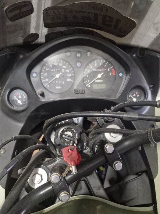 Mota Honda Transalp 650, com apenas 45.000km