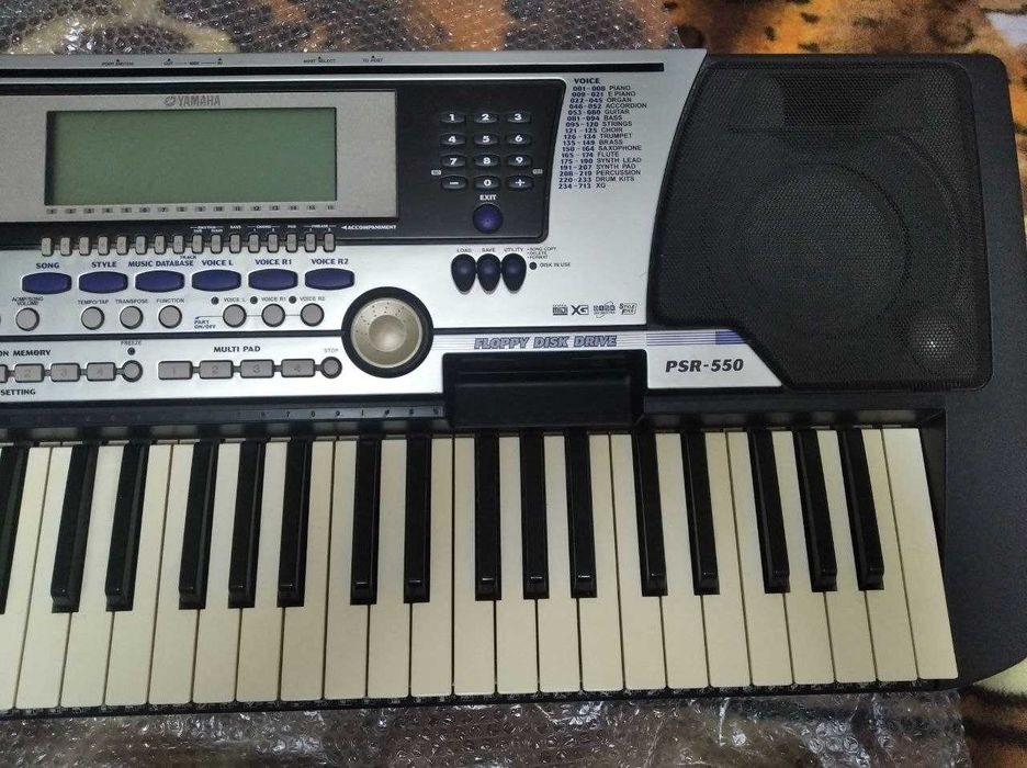 Ямаха ПСР 550 в ідеальному стані