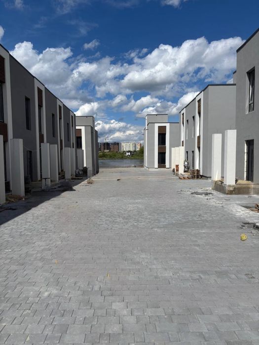 Дуплекс з прямим виходом до озера !