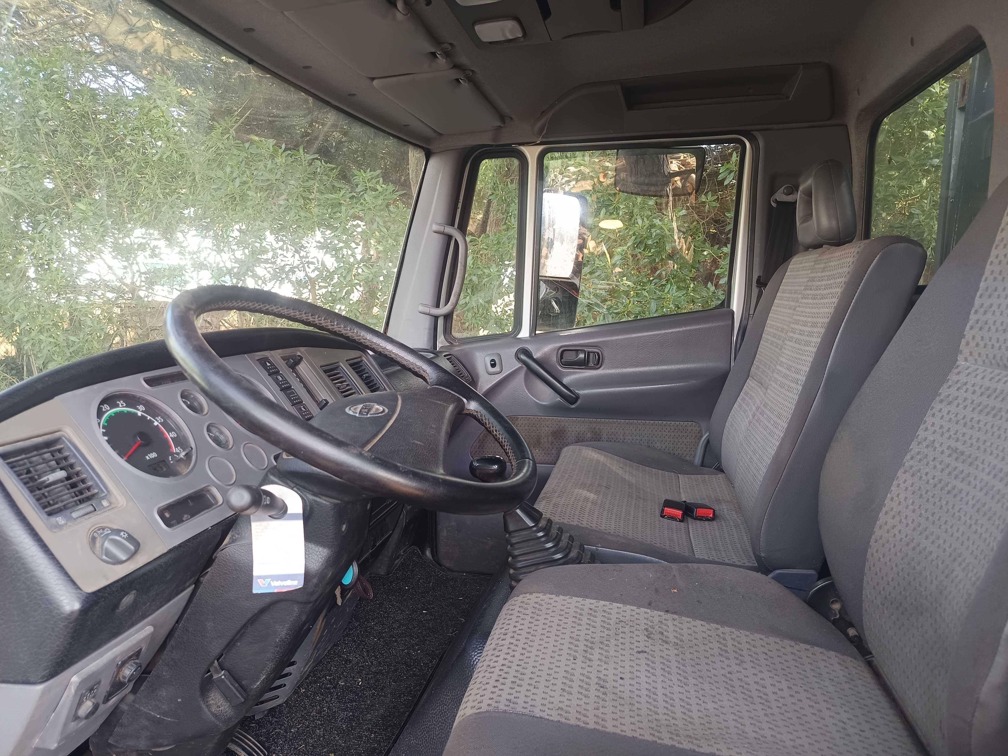 Nissan atleon basculante, ligeira