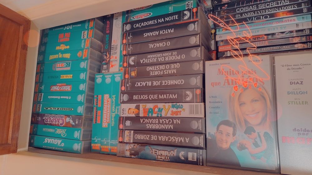 Mais de 300 filmes em DVD e cassetes BETA e VHS impecaveis