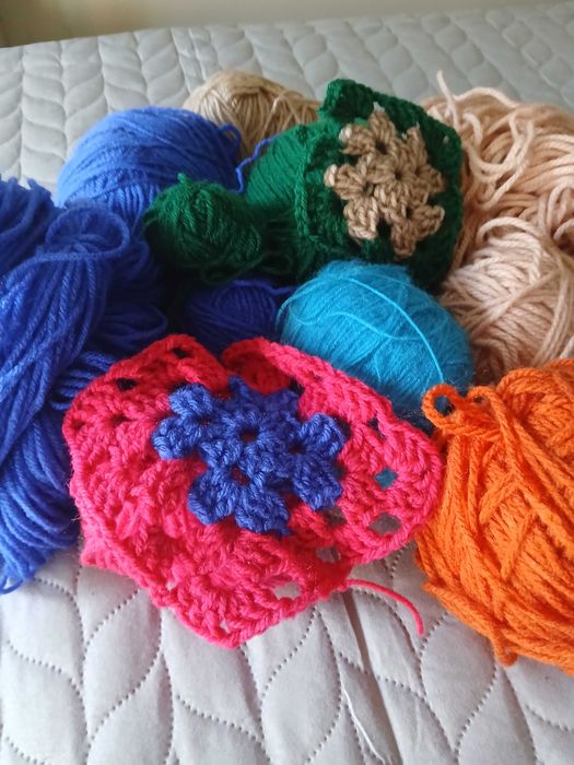 Várias lãs com diferentes cores (não vendo separado)