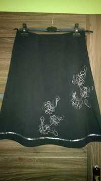 Czarna spódnica rozmiar M/L, elegancka