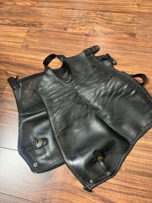 Czapsy hippica skórzane