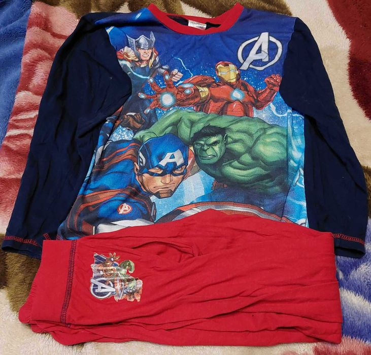 Piżama dziecięca Marvel Avengers+2 bluzki rozmiar 134 - 140 cm komplet