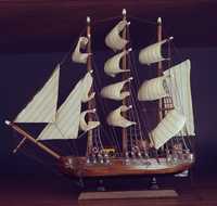 Caravela de madeira