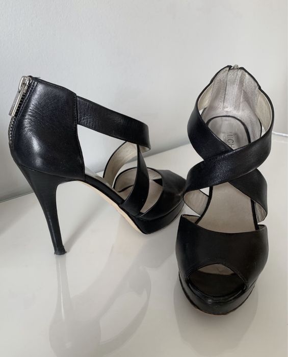 Michael Kors - Sandálias pretas de salto alto