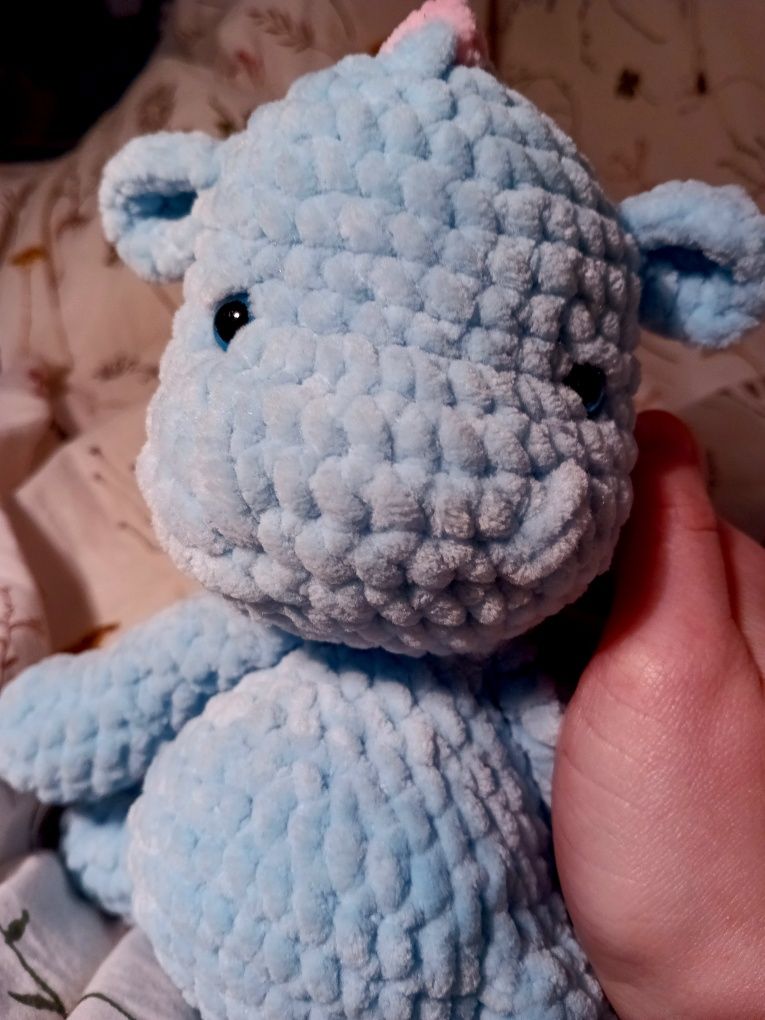 Smok amigurumi niebiesko-różowy