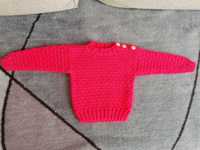 Różowy ręcznie robiony sweterek dla dziecka