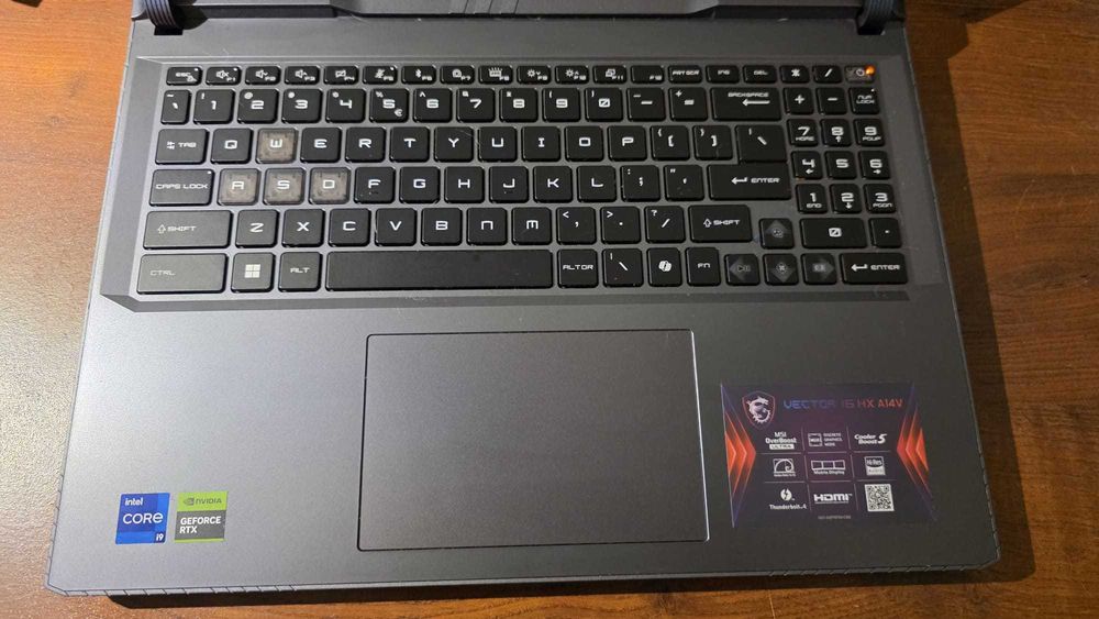 Nowy Laptop dla graczy MSI Vector 16 HX i9 Ultra 32GB RAM 2TB RTX 5070