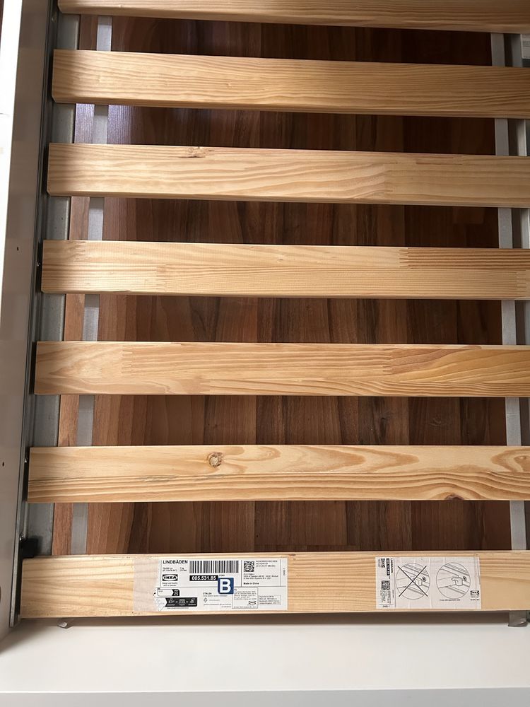 Estrutura de cama + colchão Ikea