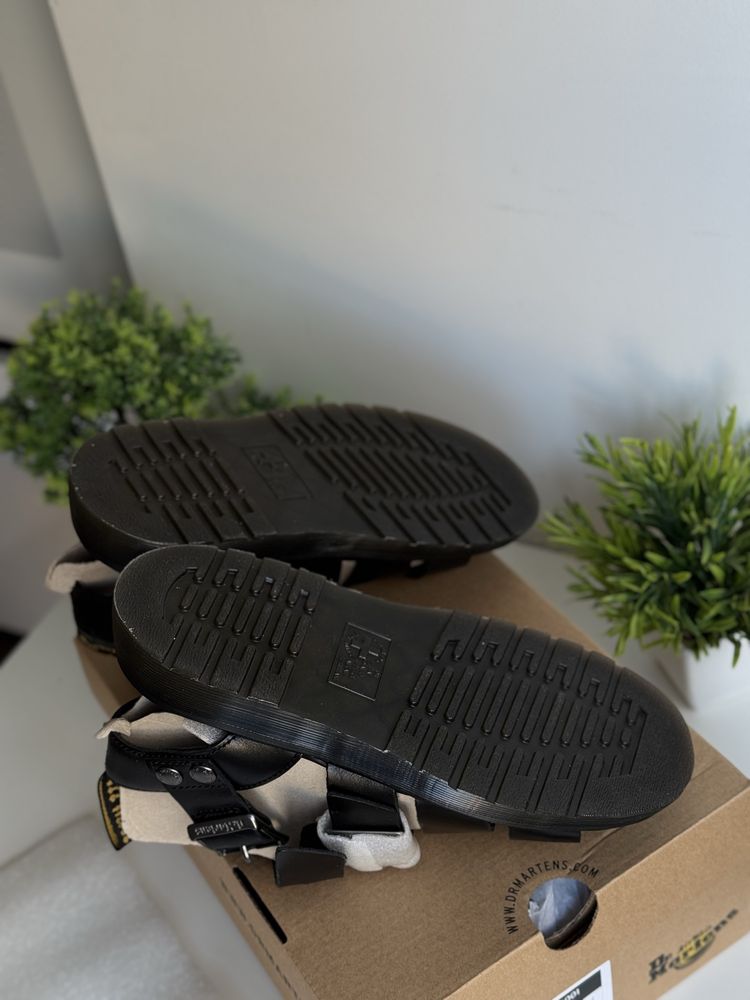 Шкіряні сандалі Dr. Martens Garin (37 розмір)