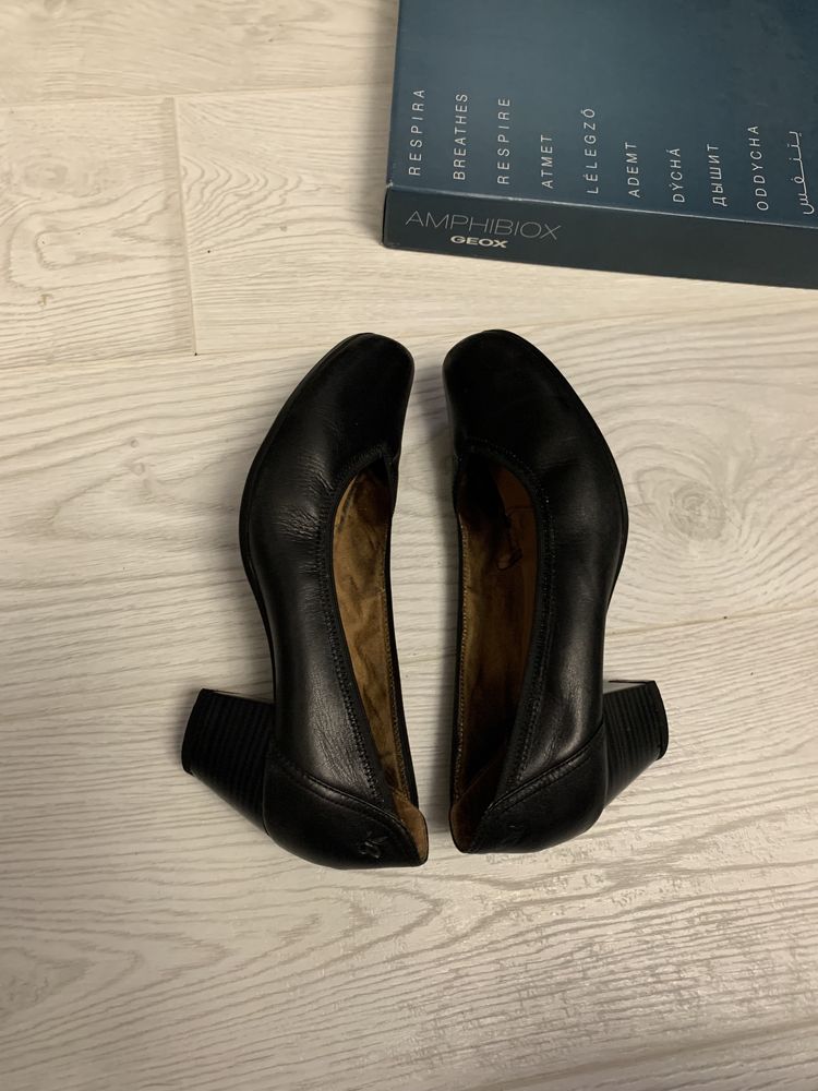 Туфли Capris кожаные 39р  стелька 26 см