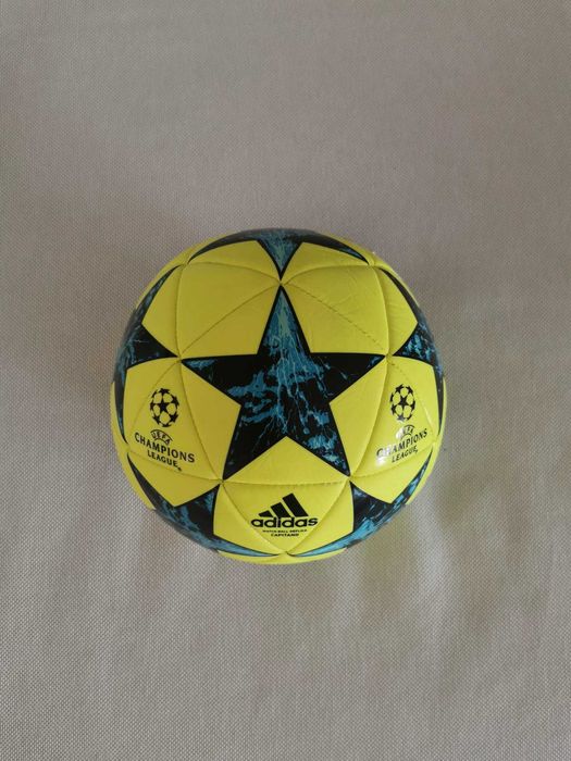 Bola de Futebol Adidas Champions League