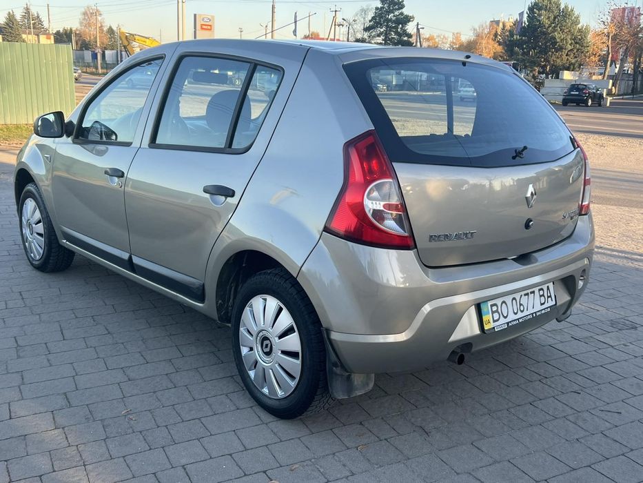 Продам офіційний Рено Сандеро,2012 рік