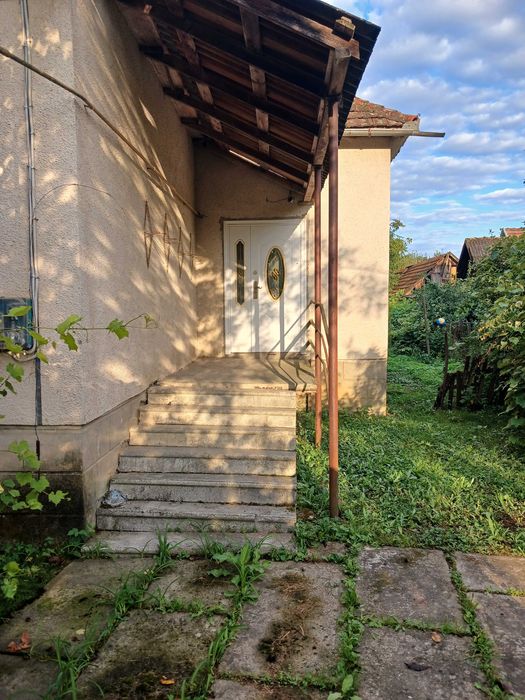 Будинок на дві сім'ї в с. Гут біля майбутнього термального комплексу
