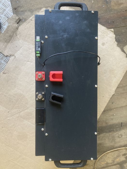 Ящик для акумуляторів