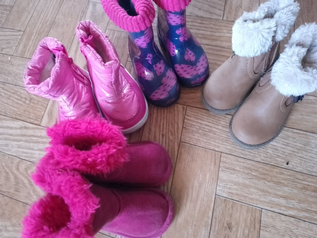 Взуття для дівчинки(сапожки,уггі,резинові сапожки,ботинки)