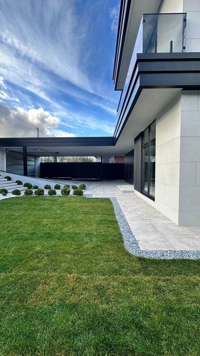 Просторий і стильний будинок в Ходосівці.