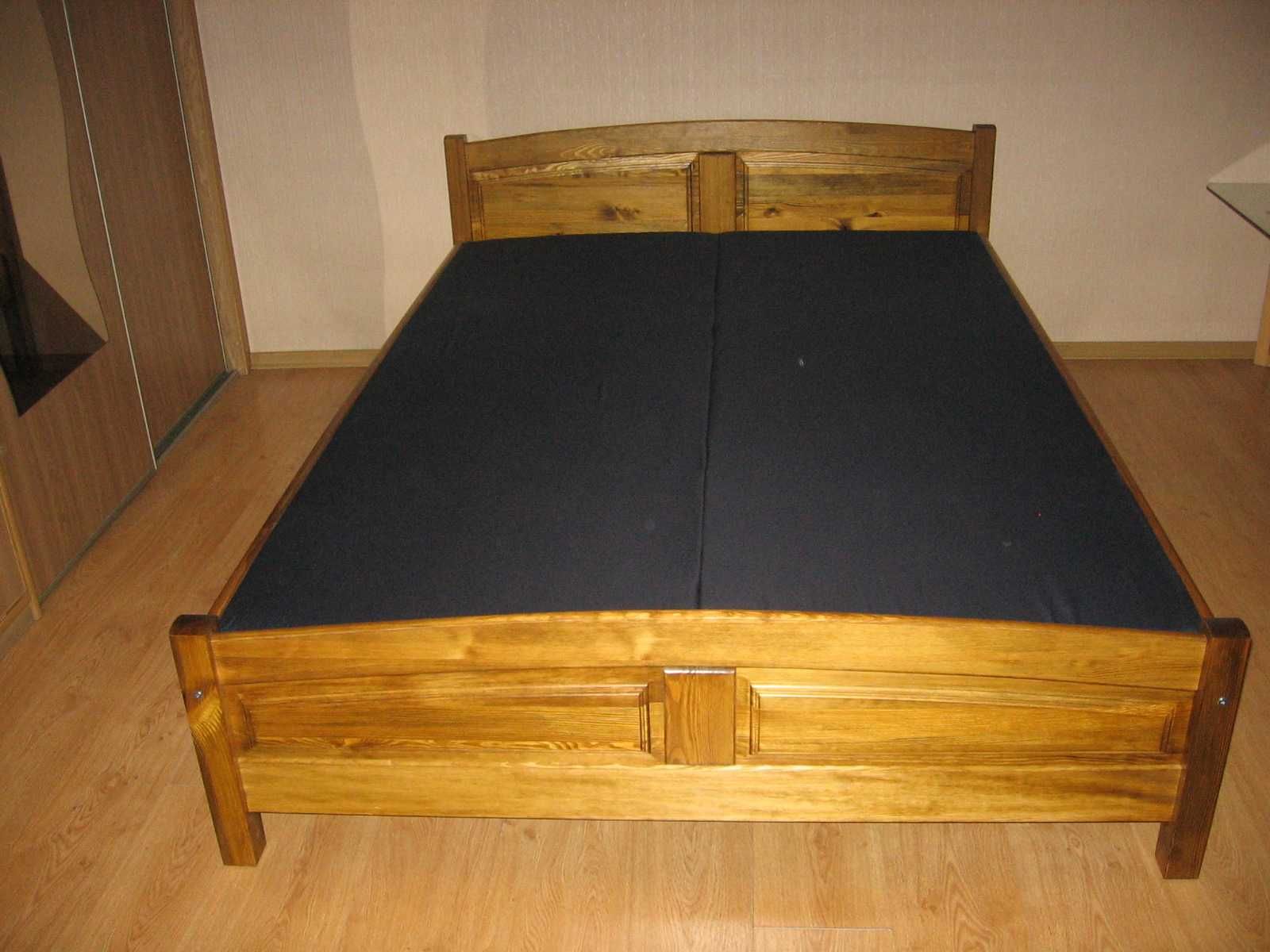 Łóżko drewniane sosnowe Ted kaseton 160x200 ze stelażem świerkowym