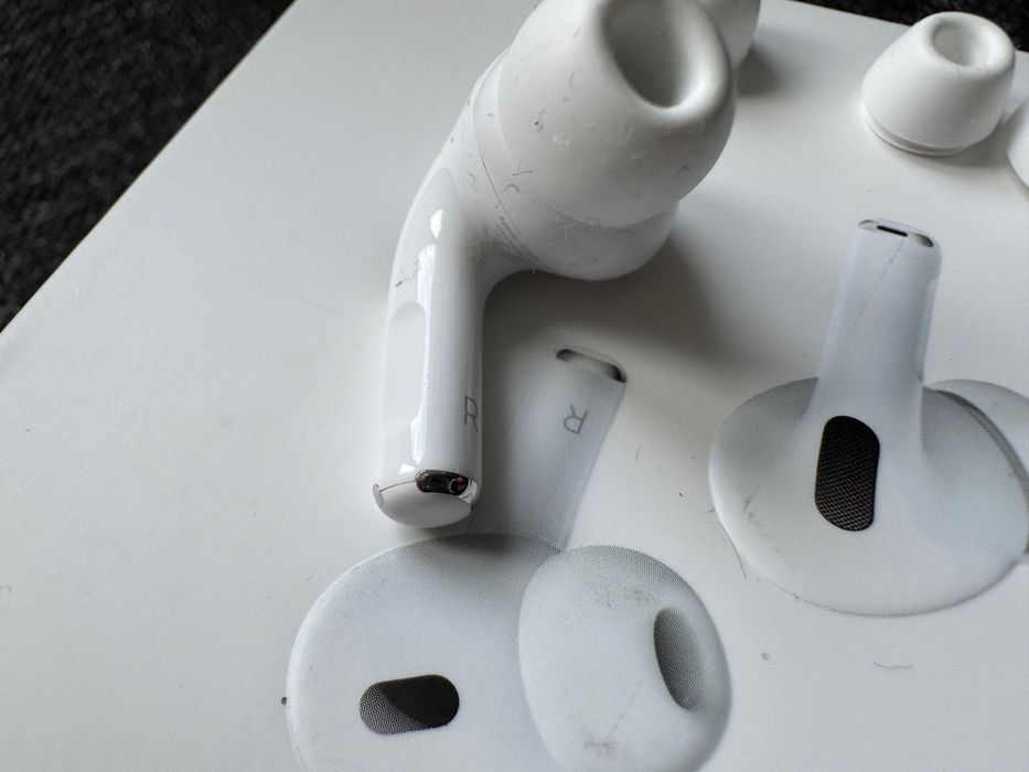 Lewa lub prawa słuchawka AirPods Pro 2 USB C