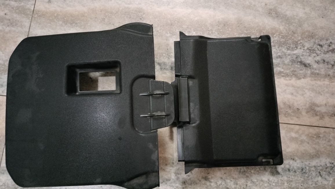 Pokrywa ,osłona, obudowa do akumulatora Ford Focus MK3