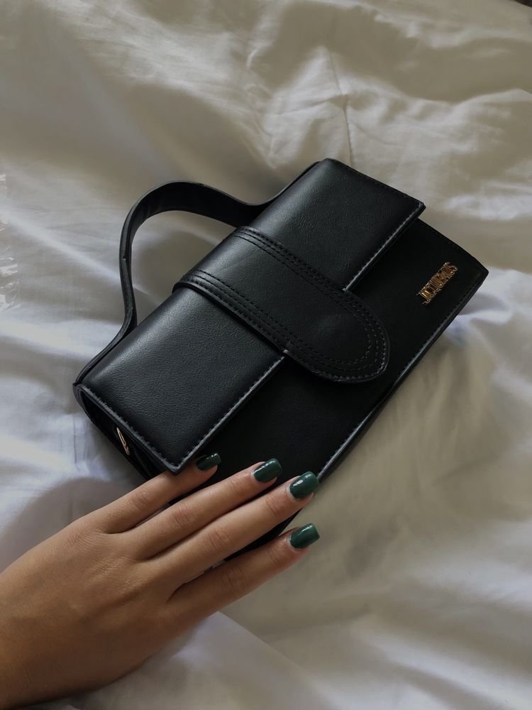 Mala da marca Jacquemus