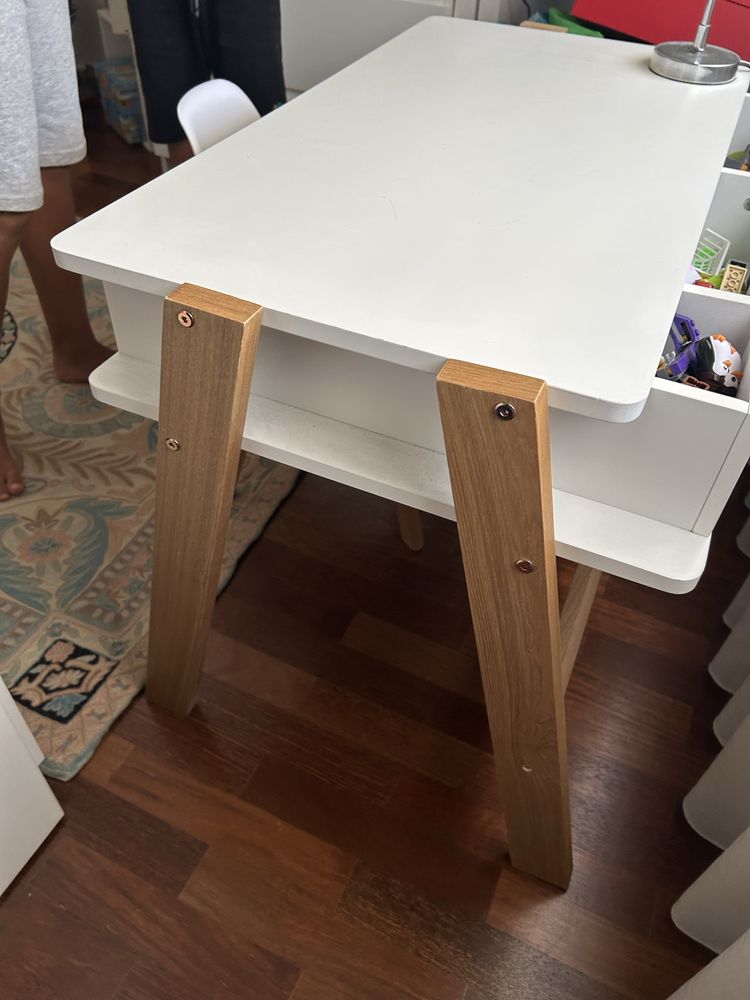 Secretaria e cadeira