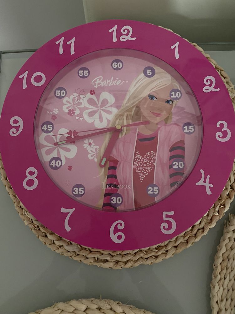 Barbi zegar scienny do pokoju dziecka.