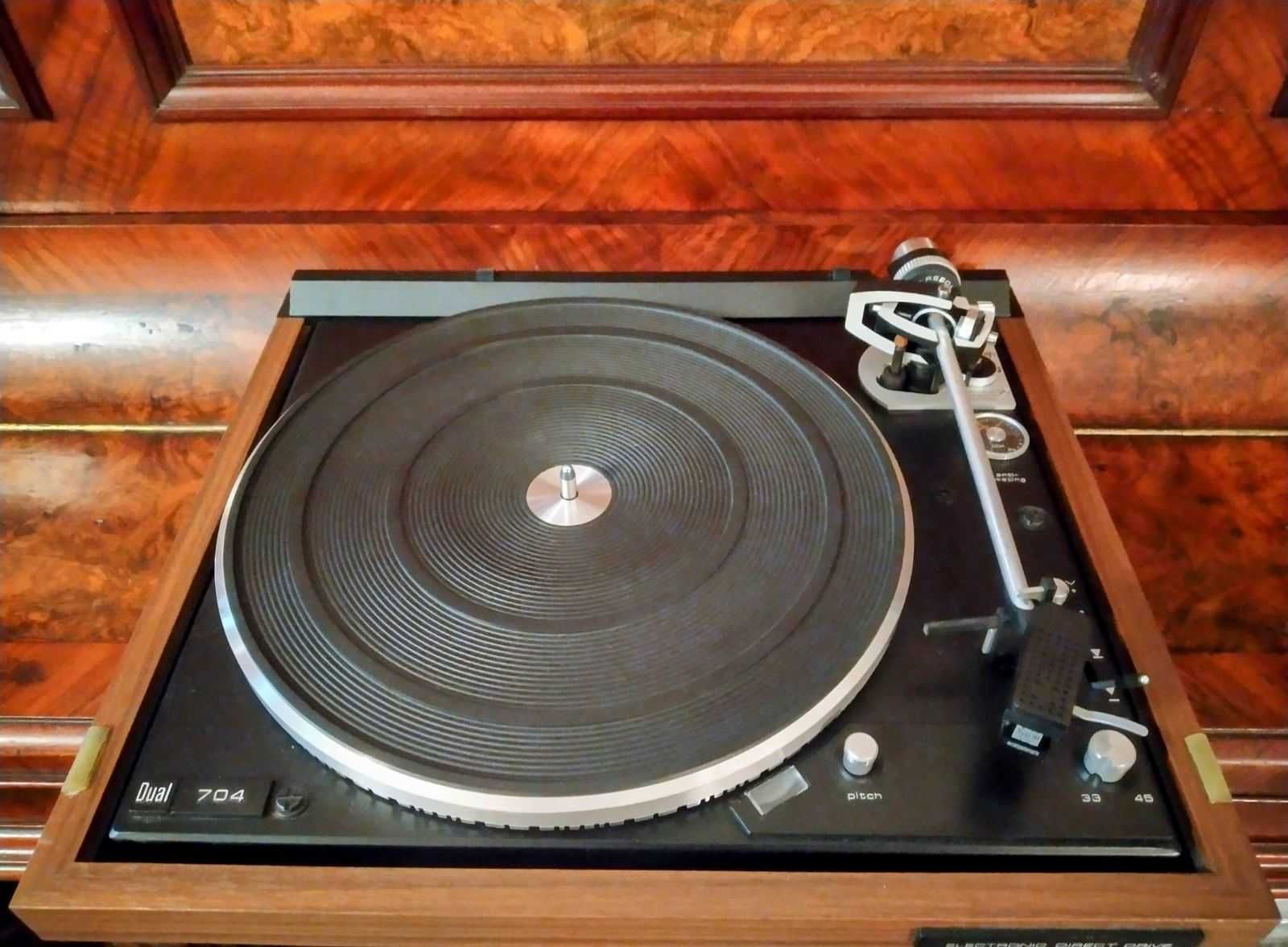 Виниловый проигрыватель [Rare] =DUAL modell CS704= [Shure V15 TypeIII]