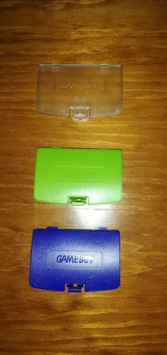 Gameboy Color tampas das pilhas