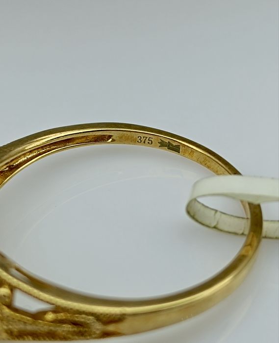 Новое золотое кольцо с рубином 375 пробы размер 20.3