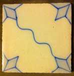 Azulejo Antigo sinusoide azul e branco