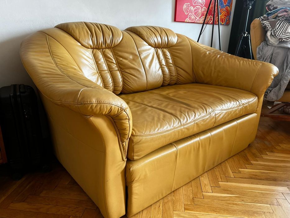 Sofa dwu osobowa rozkładana  skóra naturalna.