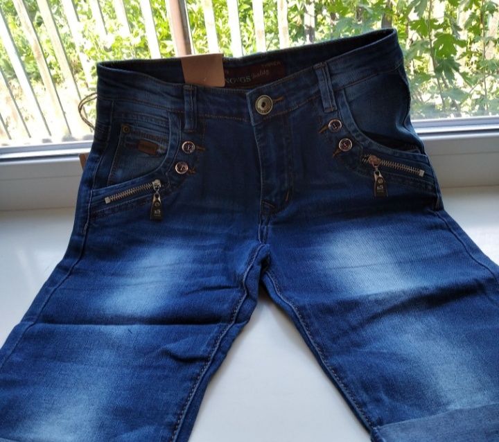 Продам новые джинсовые бриджи шорты для мальчика 8-11 лет