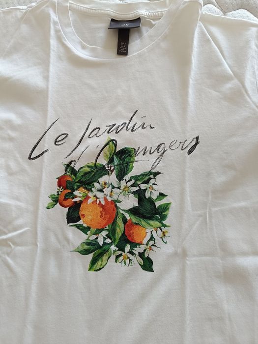 T-shirt branca com flores, tamanho S