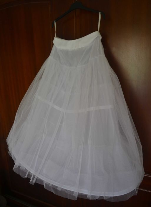 suknia ślubna model princessa pod szyję odkryte plecy