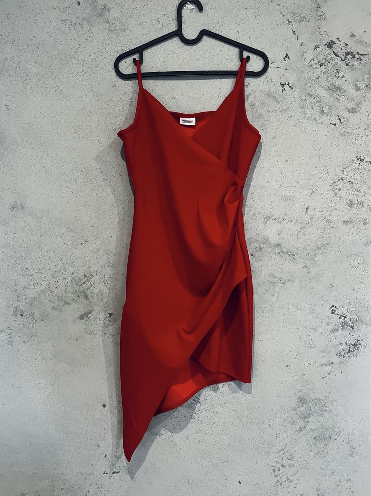 Sukienka na ramiączkach czerwona roz. S/M elegancka asymetryczna