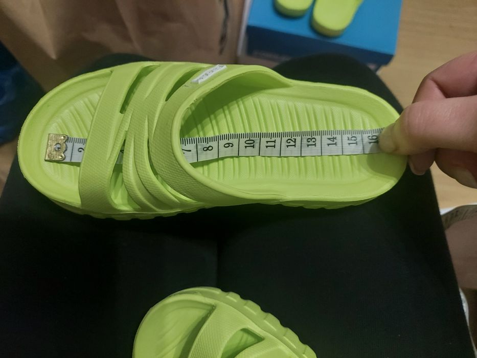 Klapki dziecięce na basen